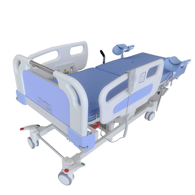 Cama de maternidade especial para a ginecologia e a obstetrícia no hospital azul