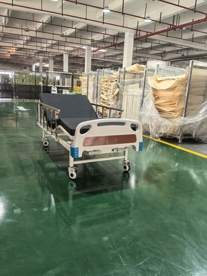 Cama de hospital manual de duas funções com quadro de aço laminado a frio