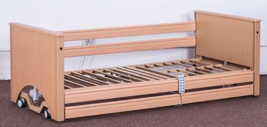 Material de madeira com a cama dos cuidados de enfermagem dos rodízios do freio de cinco - função