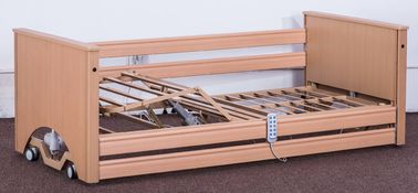 Material de madeira com a cama dos cuidados de enfermagem dos rodízios do freio de cinco - função