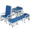 O dobramento de aço laminado das cadeiras da área de espera do hospital acompanha a economia do espaço da cadeira