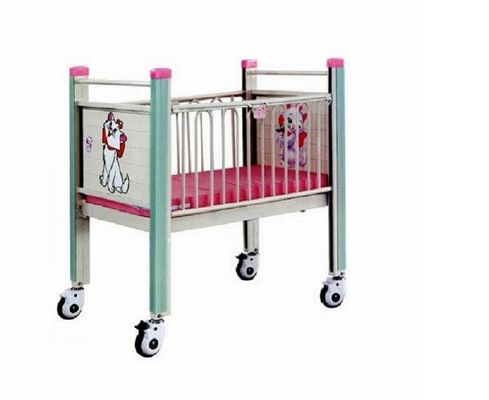 Uma ucha médica infantil do bebê do hospital do berço da mobília da função