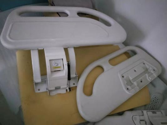 Os acessórios que médicos dos produtos Bedrails para Medicall coloca a cor branca PP tomam partido os trilhos para as peças da cama de hospital