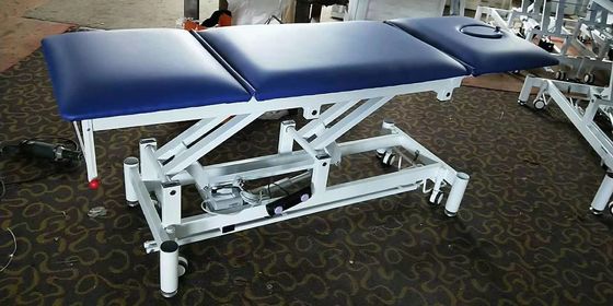 Paciente de cama do exame do hospital que dobra o sofá elétrico do exame