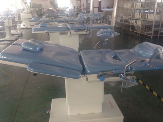 A cama da entrega obstétrico do exame trabalha a cama Gynaecological do parto