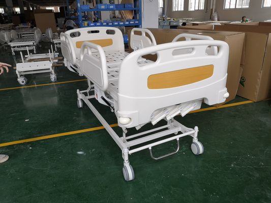 Cama de hospital manual da cama três paciente aluída com os rodízios de travamento centrais luxuosos