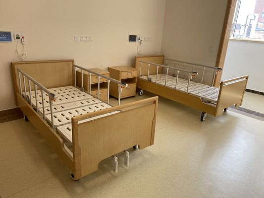 Cama manual material de madeira de duas funções do corrimão da liga de alumínio do hospital