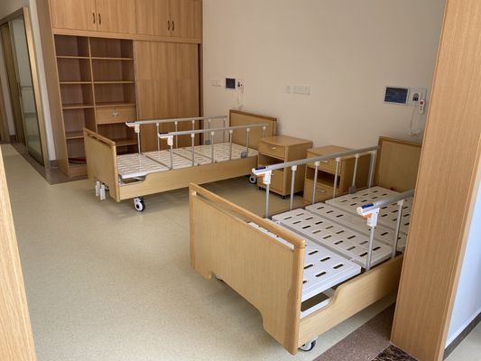 Cama manual material de madeira de duas funções do corrimão da liga de alumínio do hospital