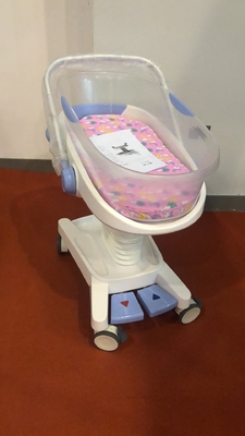 De múltiplos propósitos ajustável da ucha branca do bebê do hospital para neonatos de nutrição