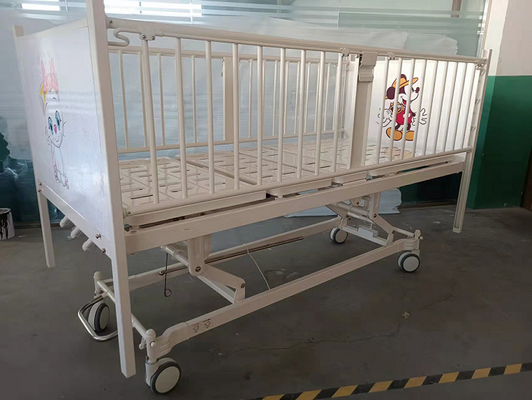 Ucha branca do bebê do hospital com o OEM das imagens dos desenhos animados disponível