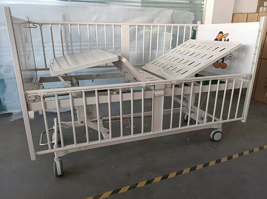 Ucha branca do bebê do hospital com o OEM das imagens dos desenhos animados disponível