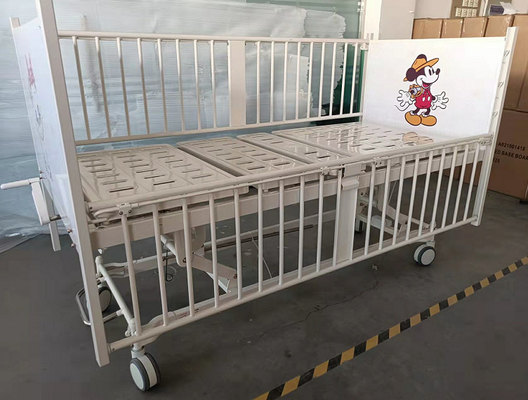 Ucha branca do bebê do hospital com o OEM das imagens dos desenhos animados disponível
